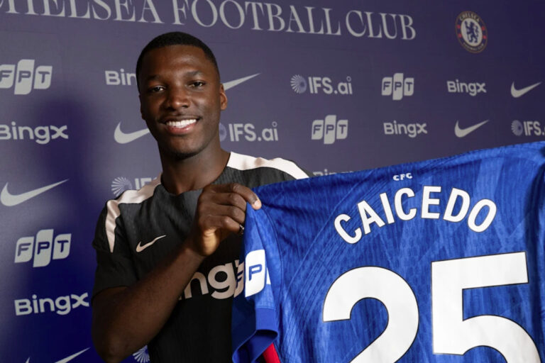 Chelsea anuncia renovação de Moisés Caicedo