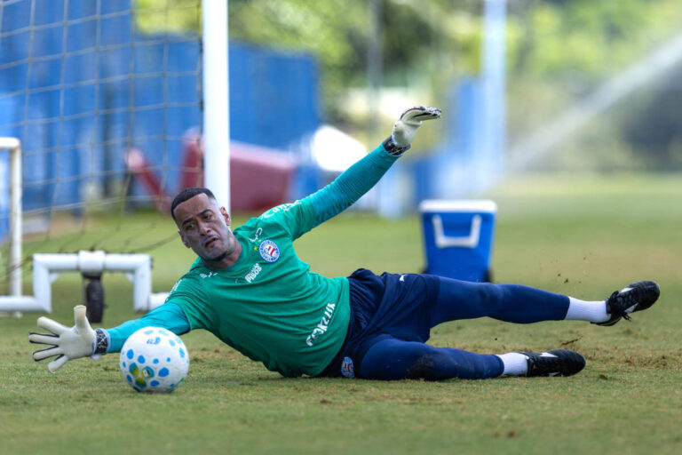 léo vieira em treino do bahia