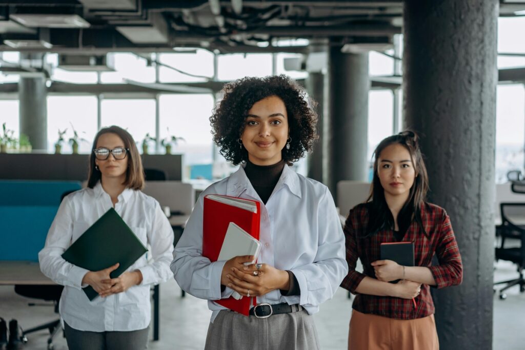 Ia se torna aliada dos jovens em início de carreira